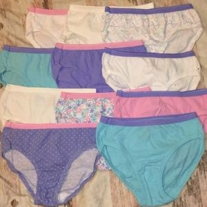 Hanes - Girls Size: (6) Brief Underwear
